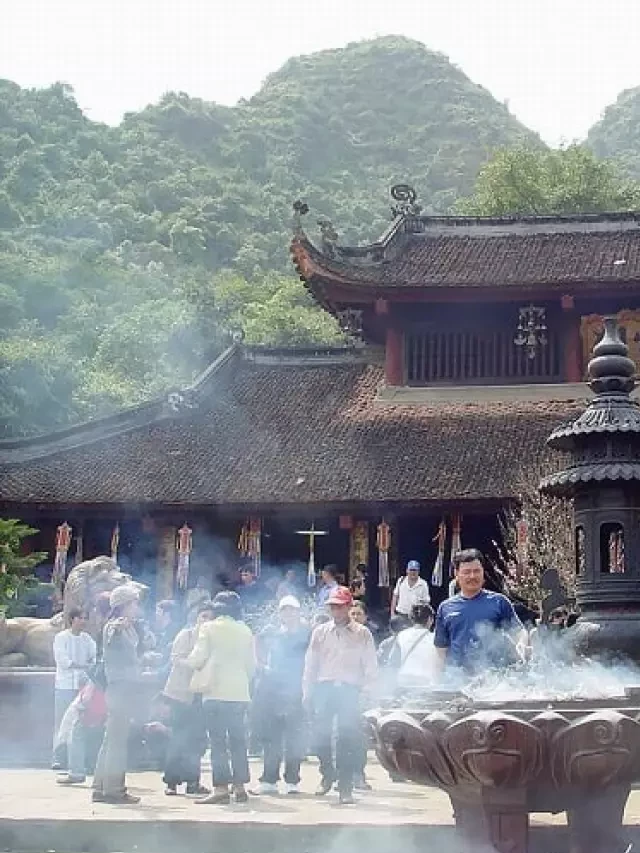   Lễ hội chùa Hương: Hành trình lễ hội đặc sắc thu hút du khách