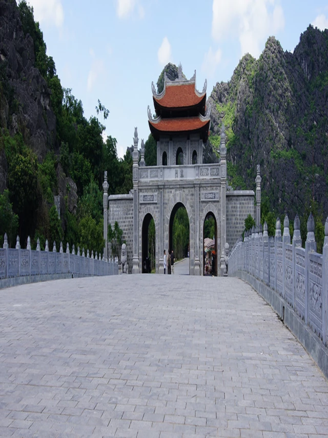   Tour Hoa Lư - Tam Cốc - Tràng An: Khám phá di sản thiên nhiên tuyệt đẹp của Việt Nam